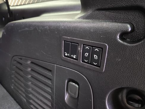 Used 2018 Cadillac Escalade ESV Luxury image 39