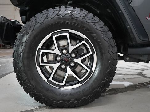 Used 2025 Jeep Wrangler Unlimited Rubicon w/ Convenience Group AWD/4WD image 29
