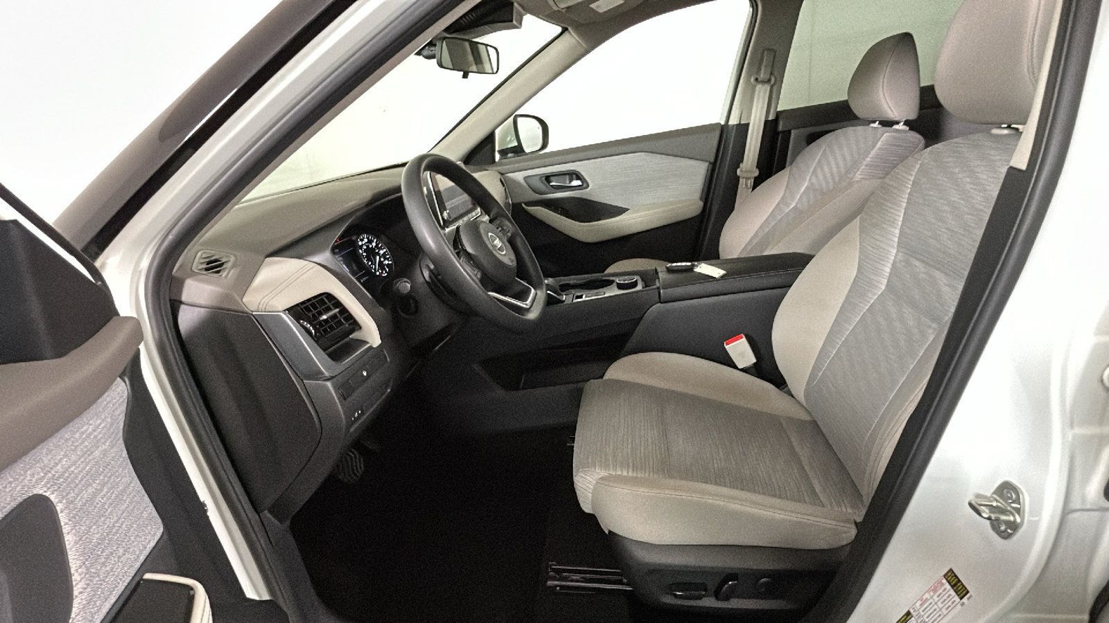 Used 2021 Nissan Rogue SV AWD/4WD image 14