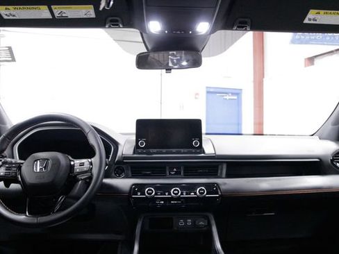 Certified 2025 Honda Pilot Sport image 18