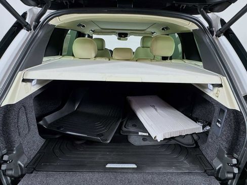 Used 2025 Land Rover Range Rover SE image 24