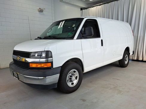 Used 2017 Chevrolet Express 2500 RWD image 2