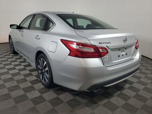 Used 2017 Nissan Altima 2.5 SV image 4
