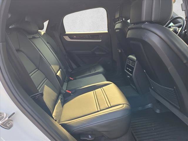 Used 2024 Porsche Cayenne Coupe AWD/4WD image 21
