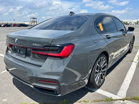 Used 2021 BMW 750i xDrive w/ M Sport Package AWD/4WD image 4