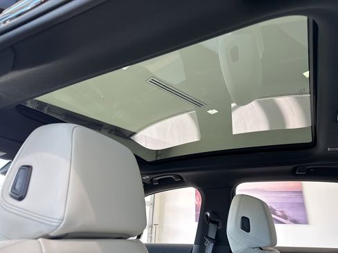 Used 2025 BMW 530i xDrive w/ Premium Package image 41