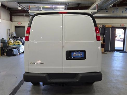 Used 2019 Chevrolet Express 3500 w/ Driver Convenience Package image 18