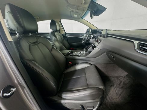 Used 2025 Genesis G70 2.5T RWD image 32