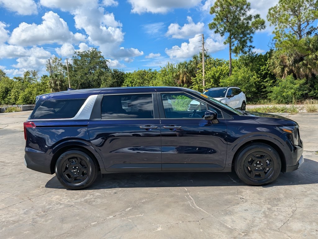 Certified 2026 Kia Carnival FWD image 9