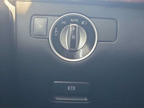 Used 2013 Mercedes-Benz GL 550 4MATIC image 25