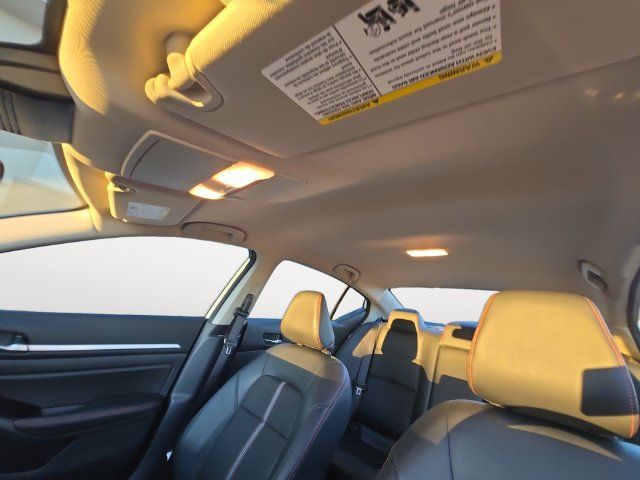 Used 2025 Nissan Altima 2.5 SR AWD/4WD image 12