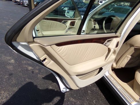 Used 1999 Mercedes-Benz E 320 Sedan w/ X2 Opt Pkg image 12