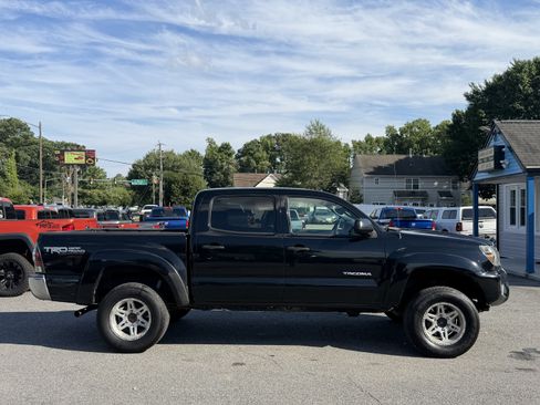 Used 2013 Toyota Tacoma 4x4 Double Cab w/ TRD Off-Road Pkg image 4