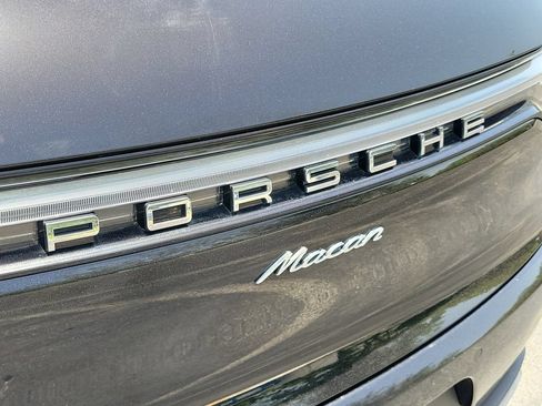 Used 2021 Porsche Macan AWD/4WD image 11