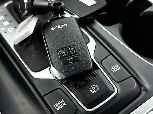 Used 2023 Kia Carnival LX FWD image 37