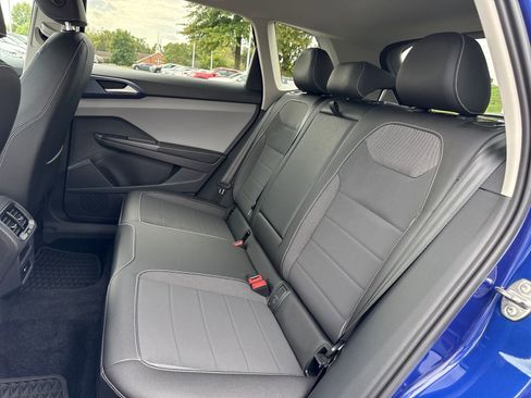 Certified 2024 Volkswagen Taos SE image 36