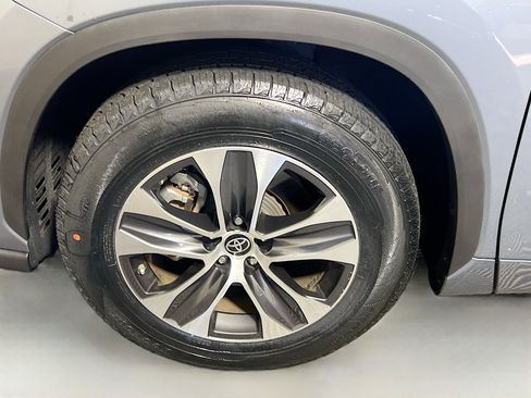 Used 2022 Toyota Highlander XLE image 13