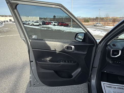 Used 2021 Hyundai Venue SE image 23