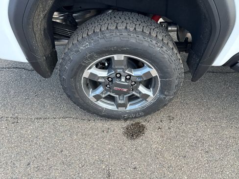 New 2026 GMC Sierra 2500 SLT w/ SLT Premium Package image 9