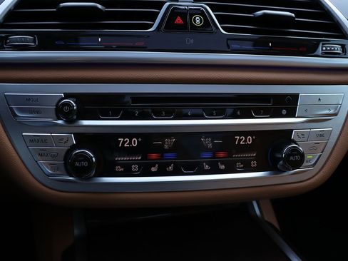 Used 2017 BMW 750i xDrive image 29