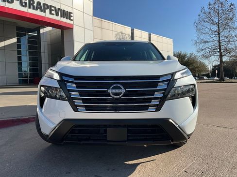 Used 2025 Nissan Rogue SV image 3