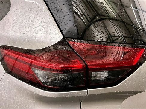 Used 2023 Nissan Rogue SV image 28