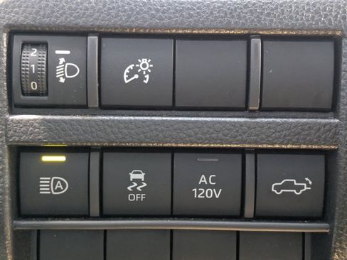 Used 2025 Toyota Tacoma Limited image 24