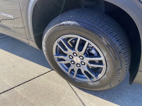 Used 2025 GMC Acadia Elevation image 31