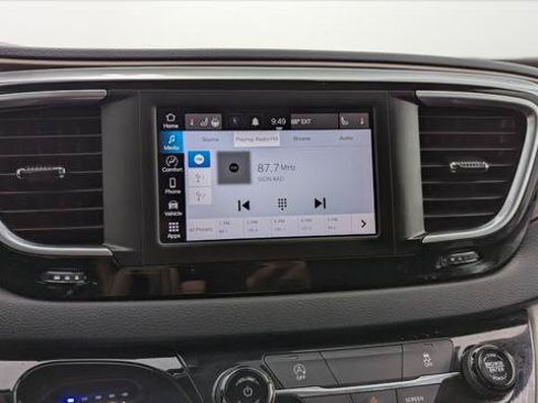 Used 2023 Chrysler Voyager LX FWD image 26