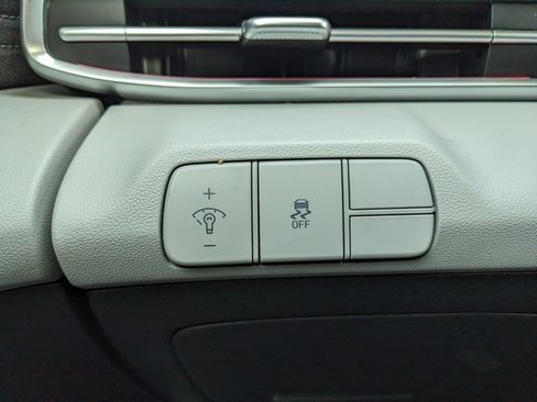 Used 2024 Hyundai Elantra Limited image 51