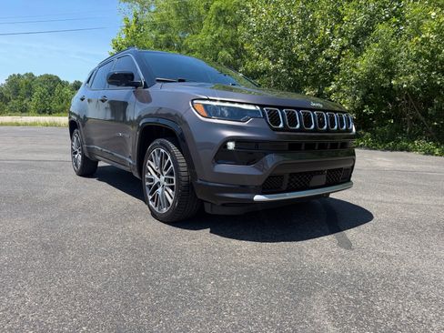 Used 2023 Jeep Compass Limited w/ Elite Group AWD/4WD image 3