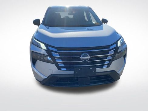 Used 2024 Nissan Rogue S image 2