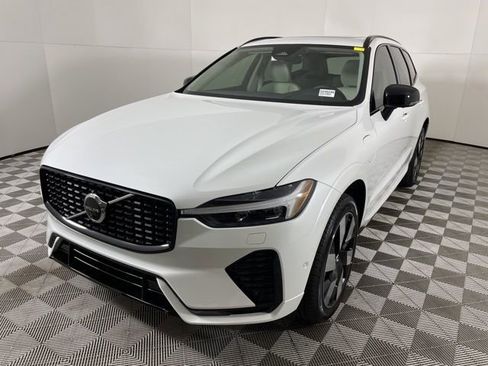 New 2024 Volvo XC60 T8 Plus w/ Protection Package Premier image 5