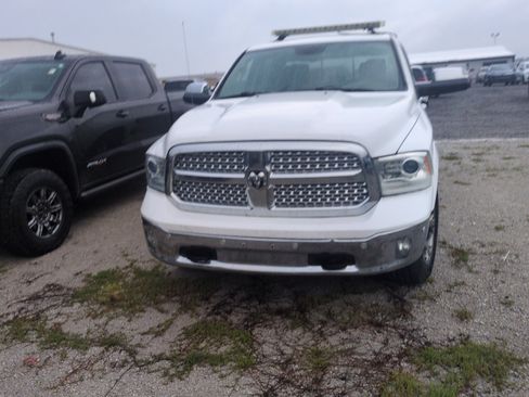 Used 2016 RAM 1500 Laramie w/ Convenience Group AWD/4WD image 2