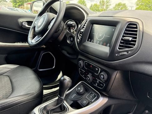 Used 2019 Jeep Compass Latitude AWD/4WD image 39