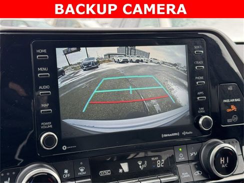 Certified 2022 Toyota Highlander XLE image 3