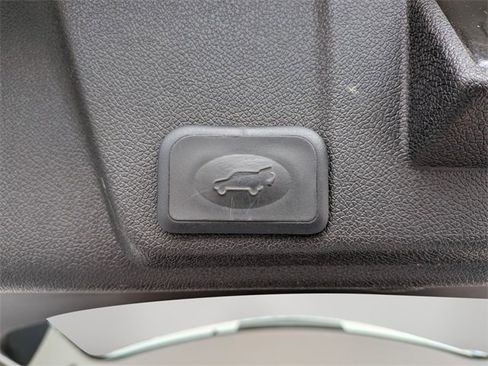 Used 2017 Chevrolet Traverse LT image 27