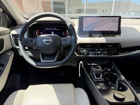 Used 2025 Nissan Rogue SL w/ SL Premium Package AWD/4WD image 16