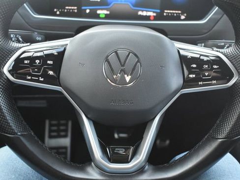 Used 2022 Volkswagen Tiguan SE R-Line image 24