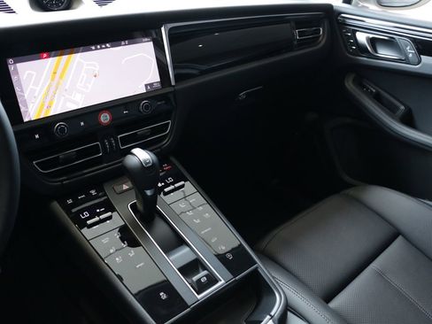 New 2026 Porsche Macan image 21