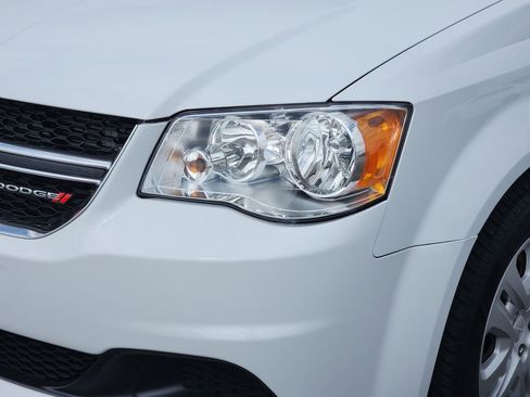 Used 2020 Dodge Grand Caravan SE w/ UConnect Hands-Free Group image 8