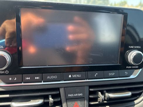 Used 2024 Nissan Altima 2.5 S FWD image 18