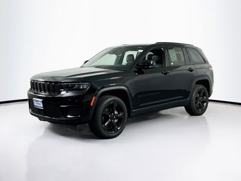 Used 2023 Jeep Grand Cherokee Altitude AWD/4WD image 1