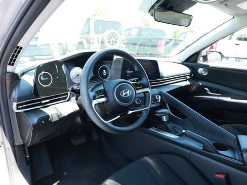 Used 2024 Hyundai Elantra SEL FWD image 22
