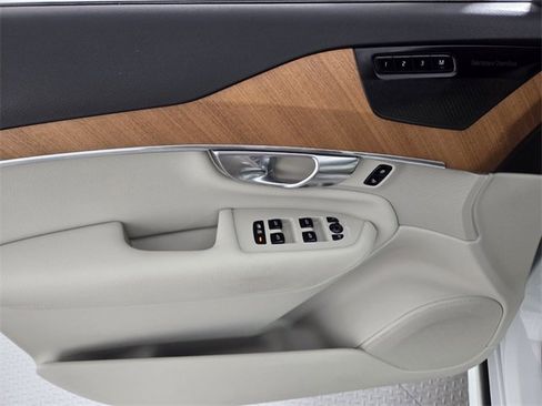 Used 2022 Volvo XC90 T6 Momentum w/ Advanced Package image 19