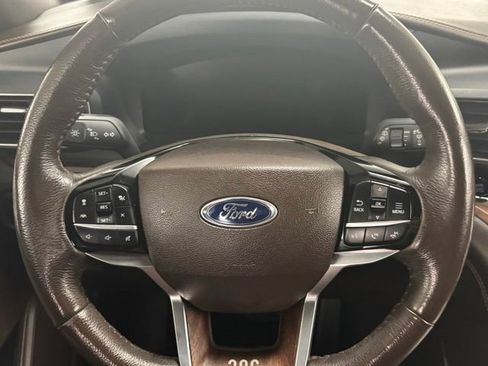 Used 2022 Ford Explorer King Ranch w/ Technology Package RWD image 25