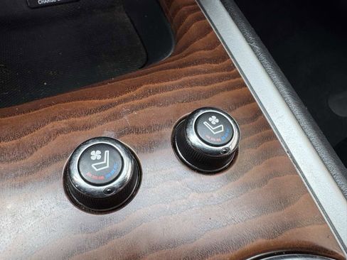 Used 2020 Nissan Pathfinder Platinum image 37