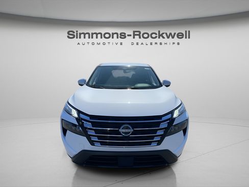 Used 2024 Nissan Rogue SV image 6