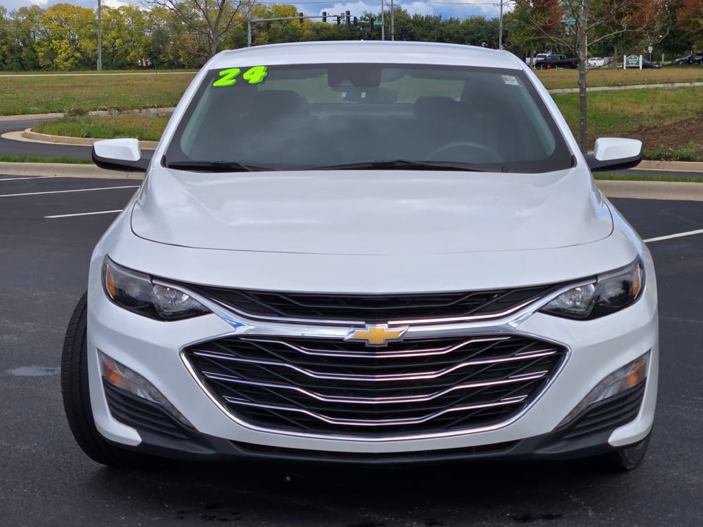 Used 2024 Chevrolet Malibu LT FWD image 2