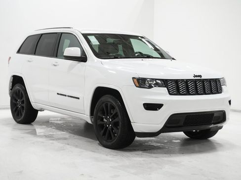 Certified 2022 Jeep Grand Cherokee Laredo X image 4